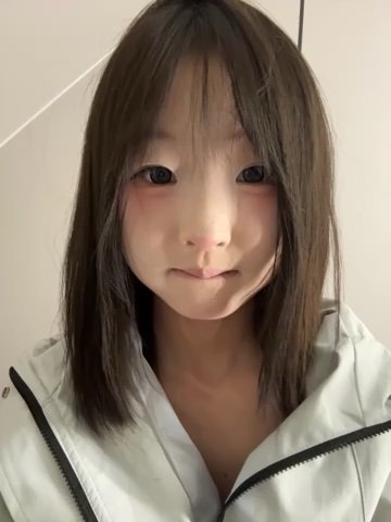 lelebaybay888 live cam screenshot female on OhMiBod.Show — Interactive Live Cam Play — screenshot #4