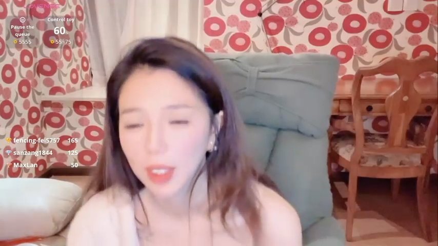 Agelin- live cam screenshot female on OhMiBod.Show — Interactive Live Cam Play — screenshot #6