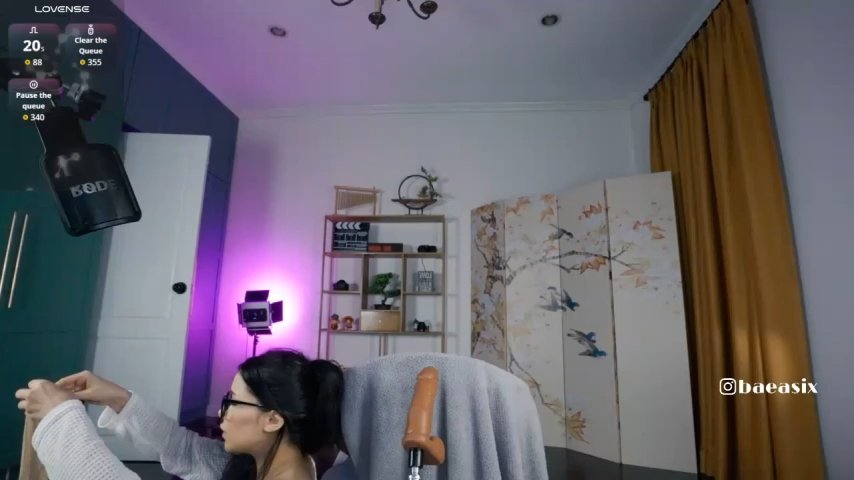 baeasian live cam screenshot female on OhMiBod.Show — Interactive Live Cam Play — screenshot #1